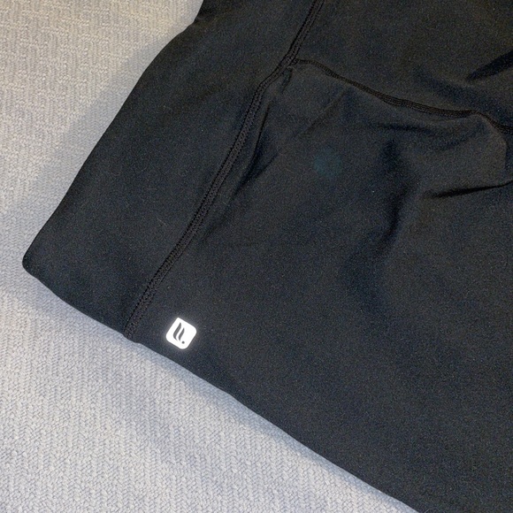 NWT Fabletics Mid Rise Mesh Brogan Capri Leggings Black/Rose Gold - Picture 6 of 9